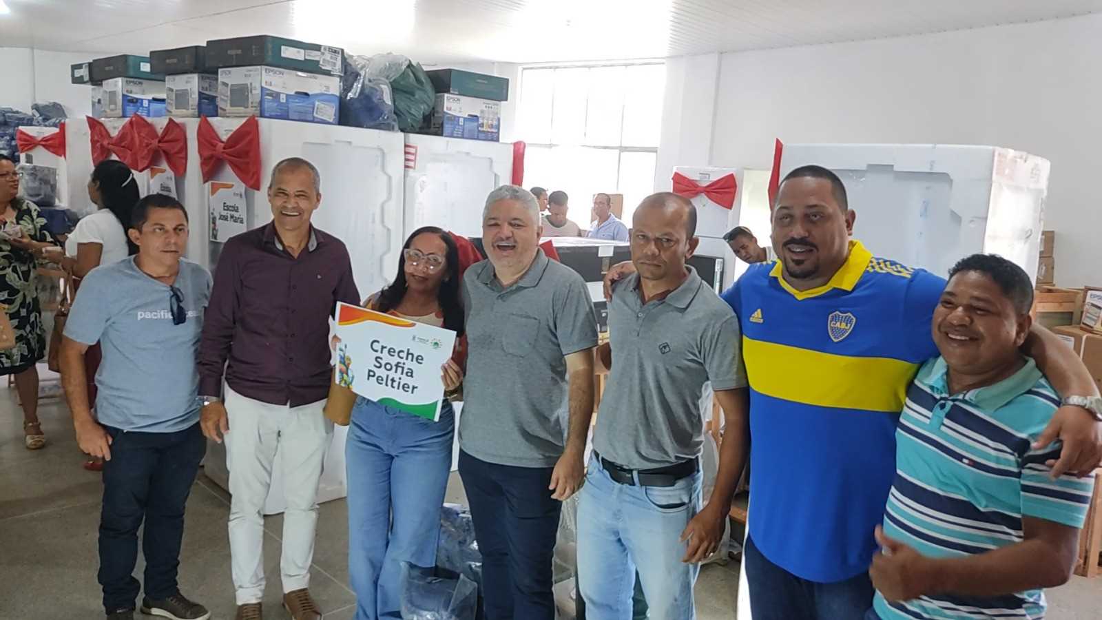 Prefeitura faz entrega de novos equipamentos para Escolas da rede Municipal